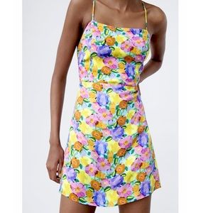 ✨Zara Floral Printed Mini Dress✨